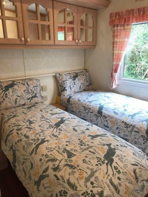 Countryside Views From A Luxury Mobile Home Near 佩伦波斯 外观 照片